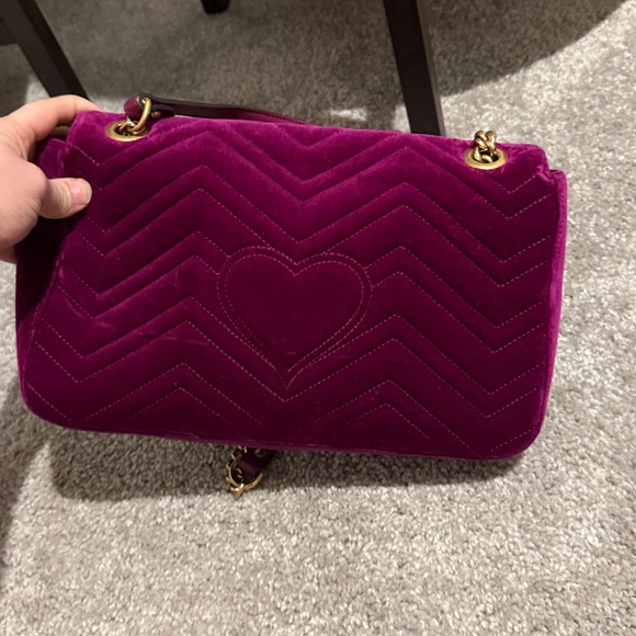 Gucci Velvet Shoulder Bag with Floral Design - Picture 2 of 7